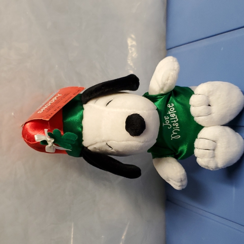 Peanuts Snoopy Joe Mistletoe plush